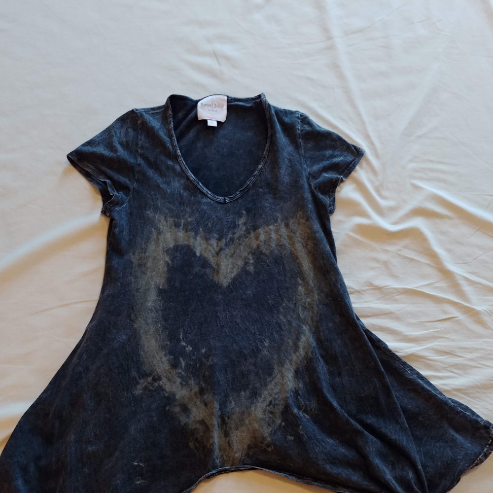 Romero & Juliet Navy T-shirt w/ heart